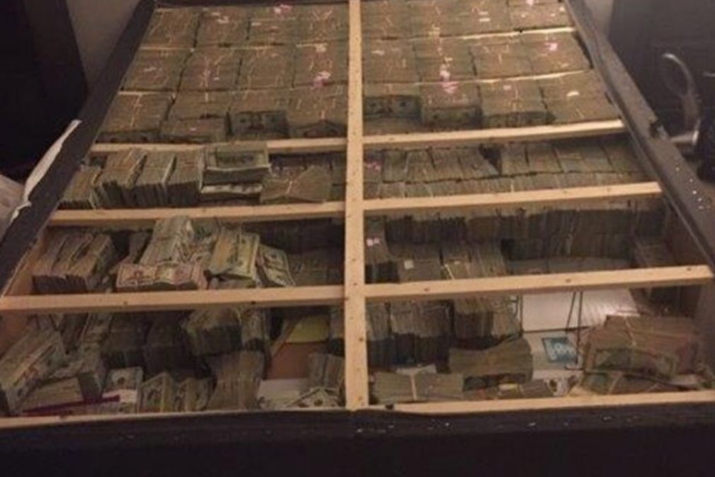 Brasileiro escondia 20 milhões de dólares debaixo do colchão