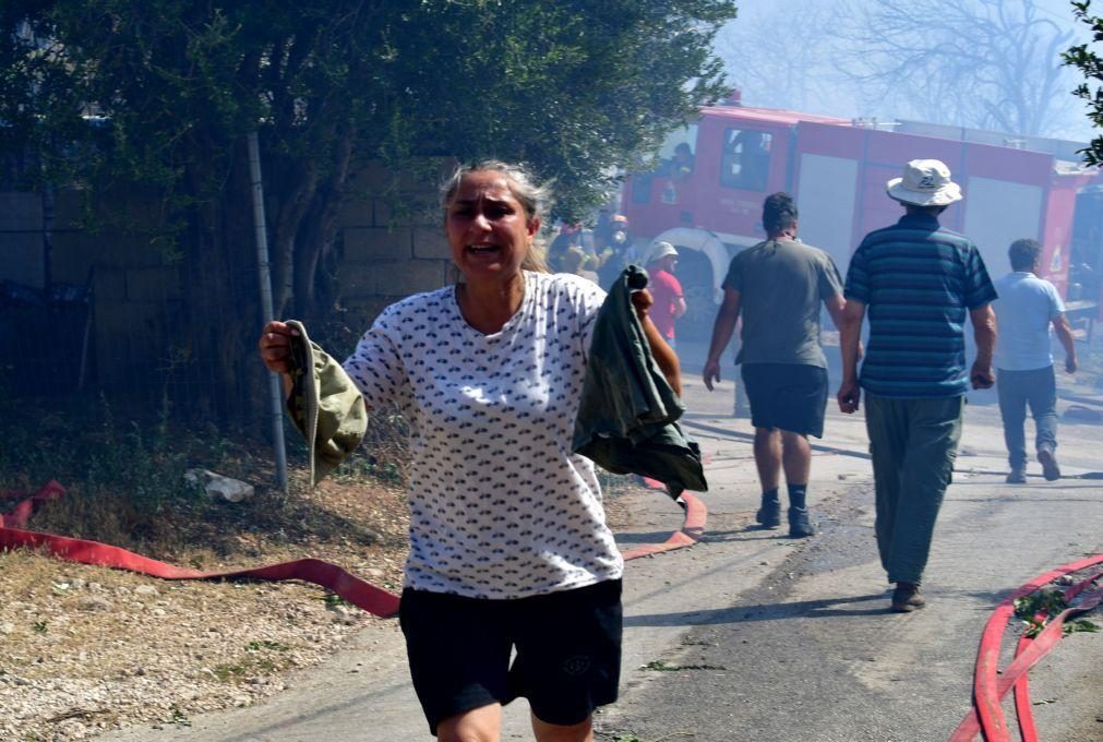 Autoridades gregas mandam evacuar várias localidades da ilha de Corfu