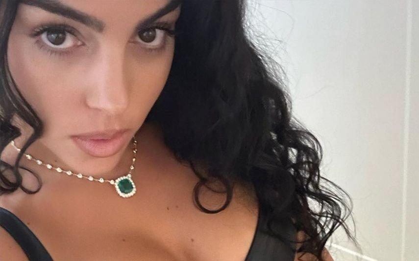 Georgina Rodriguez Impressiona com vestido preto de preço acessível: