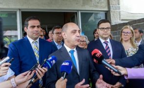 Ministro garante que apresentará proposta de grelha salarial aos médicos