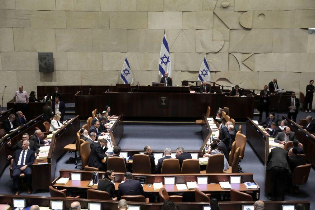Parlamento israelita aprova polémica reforma judicial
