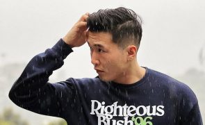 Ator Joel Kim Booster participou em orgia com mais de 200 pessoas
