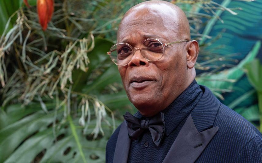 Samuel L. Jackson - Deu presente “bizarro” no casamento de Scarlett Johansson e Ryan Reynolds