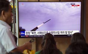 Coreia do Norte testa dois mísseis balísticos após chegada de submarino dos EUA à Coreia do Sul