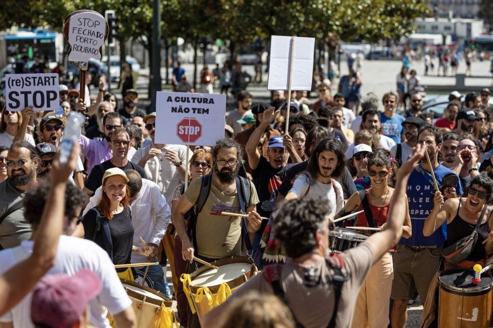 Várias centenas defenderam no Porto que Stop é centro cultural importante da cidade