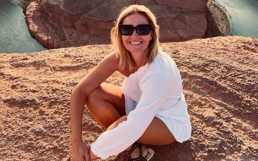 Cristina Ferreira Criticada por fazer viagem de sandálias e com mala da Chanel