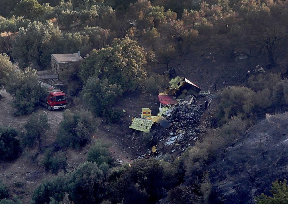 Dois pilotos morreram na queda do avião que combatia incêndio em ilha da Grécia central