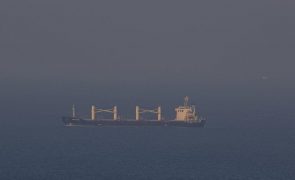 Rússia pode começar a atacar navios civis no Mar Negro, diz Reino Unido