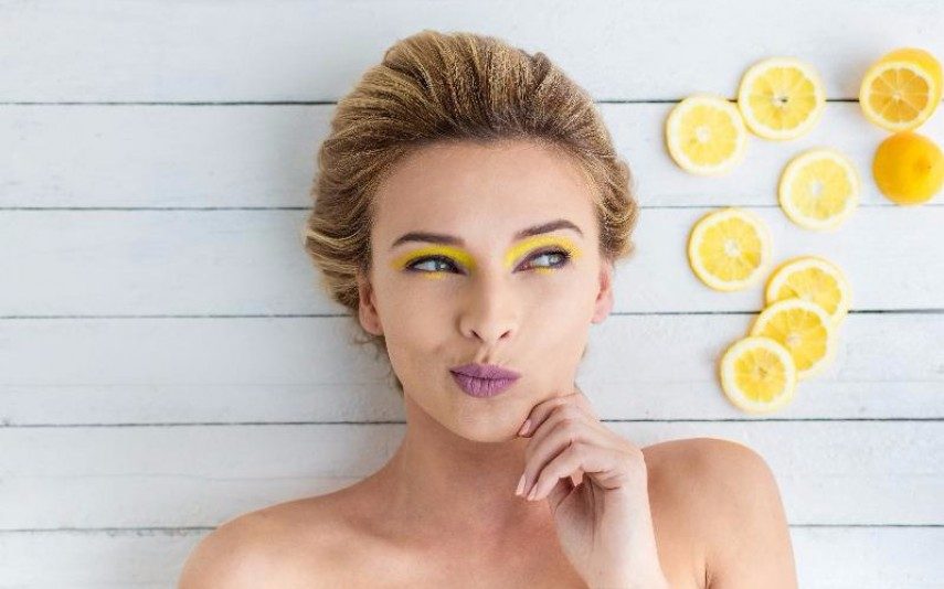 9 razões para beber água quente com limão todas as manhãs