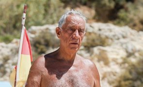 Marcelo Rebelo De Sousa A banhos no seu refúgio secreto no Algarve (Exclusivo)