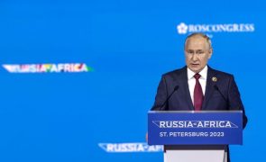 Putin anuncia oferta de 25.000 a 50.000 toneladas de cereais a seis países africanos
