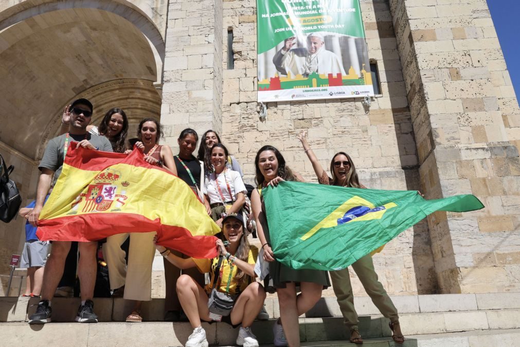 Jovens de todo o mundo aproveitam para curtir Lisboa antes de ver o Papa