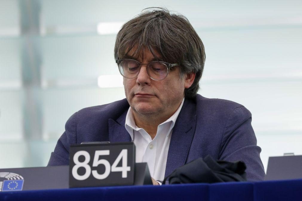 Puigdemont condiciona apoio a Sánchez à resolução do