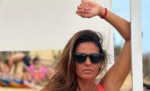 Cuca Roseta em estilo Baywatch: 