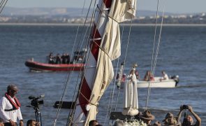 Imagem da Virgem Peregrina chegou de barco a Lisboa 