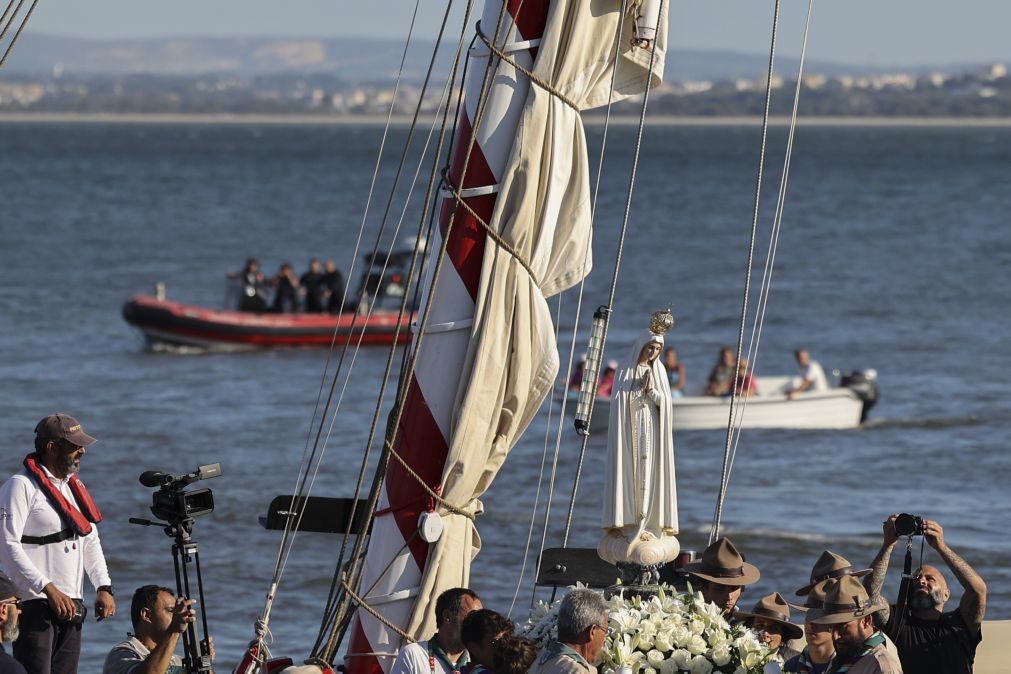 Imagem da Virgem Peregrina chegou de barco a Lisboa 