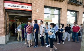 Taxa de desemprego recua para 6,4% em junho na zona euro
