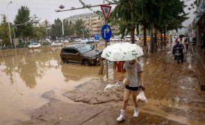 Sobe para 20 número de mortes em Pequim e arredores devido às chuvas torrenciais