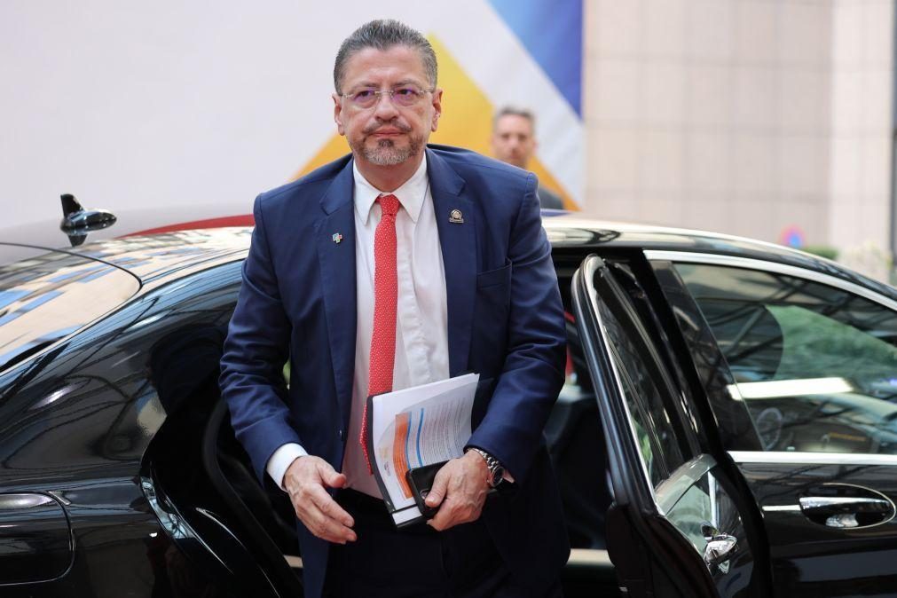 Presidente da Costa Rica investigado por