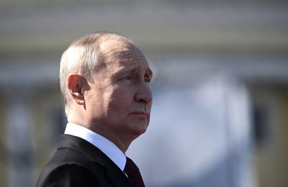 Putin pede a Erdogan apoio para exportar cereais russos