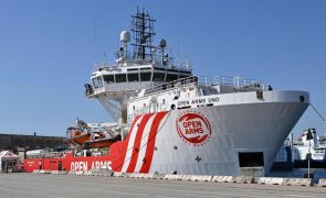 ONG resgata 24 migrantes e alerta para outros 100 em perigo no Mediterrâneo