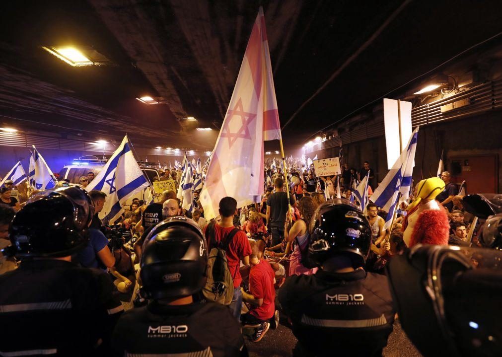 Milhares de manifestantes protestam em Telavive contra a reforma judicial israelita