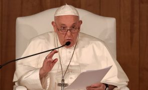 Papa pede a instituições de caridade que não tenham nojo da pobreza