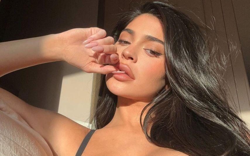 Kylie Jenner - Lança coleção de bonecas inspiradas em si, mas é criticada por causa do tom de pele