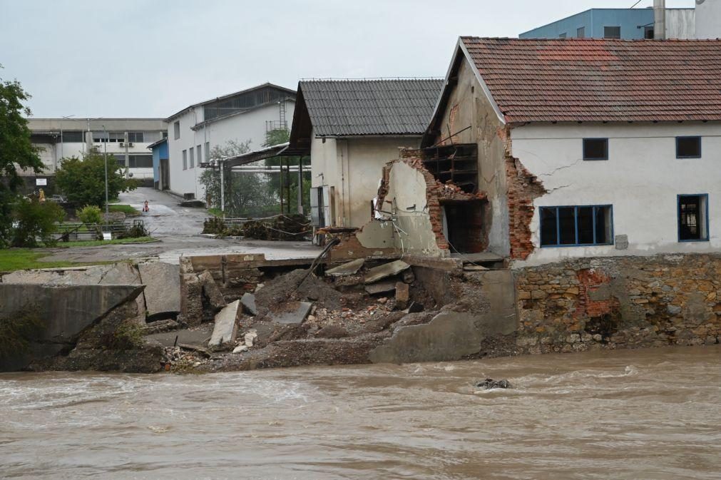 Fissura em barragem eslovena provoca inundações e obriga à retirada de 500 pessoas