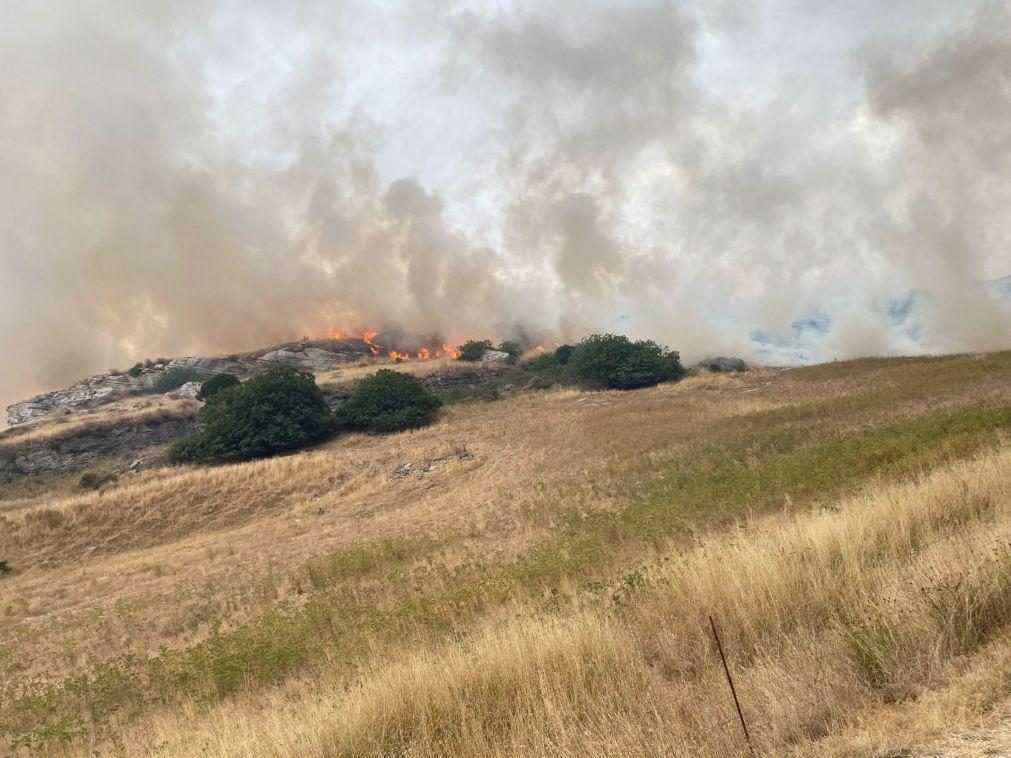 Incêndio leva à retirada de centenas de pessoas na ilha italiana da Sardenha