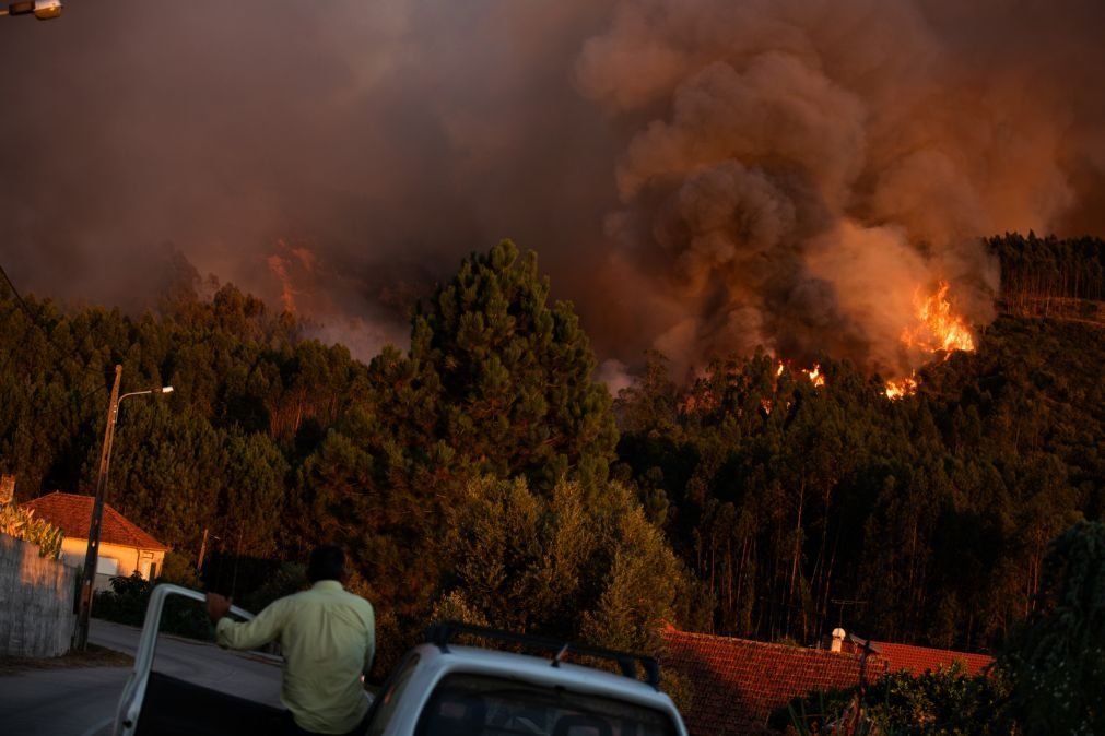 Localidade de Óbidos evacuada devido a incêndio em Ourém