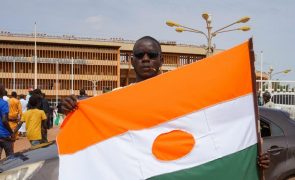 Níger: Militares anunciam encerramento do espaço aéreo