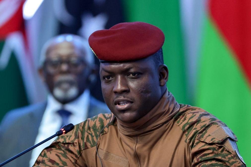 França suspende ajuda ao Burkina Faso