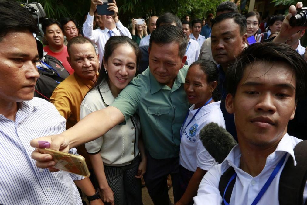 Rei do Camboja nomeia oficialmente o filho de Hun Sen como primeiro-ministro