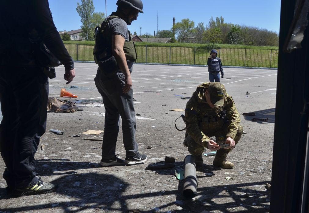 Pelo menos um morto em dia marcado por dezenas de ataques russos na Ucrânia