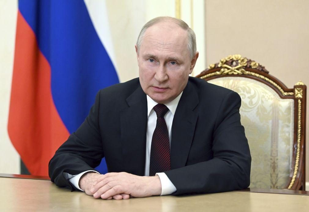 Putin e Ramaphosa debatem preparativos de cimeira dos BRICS na África do Sul