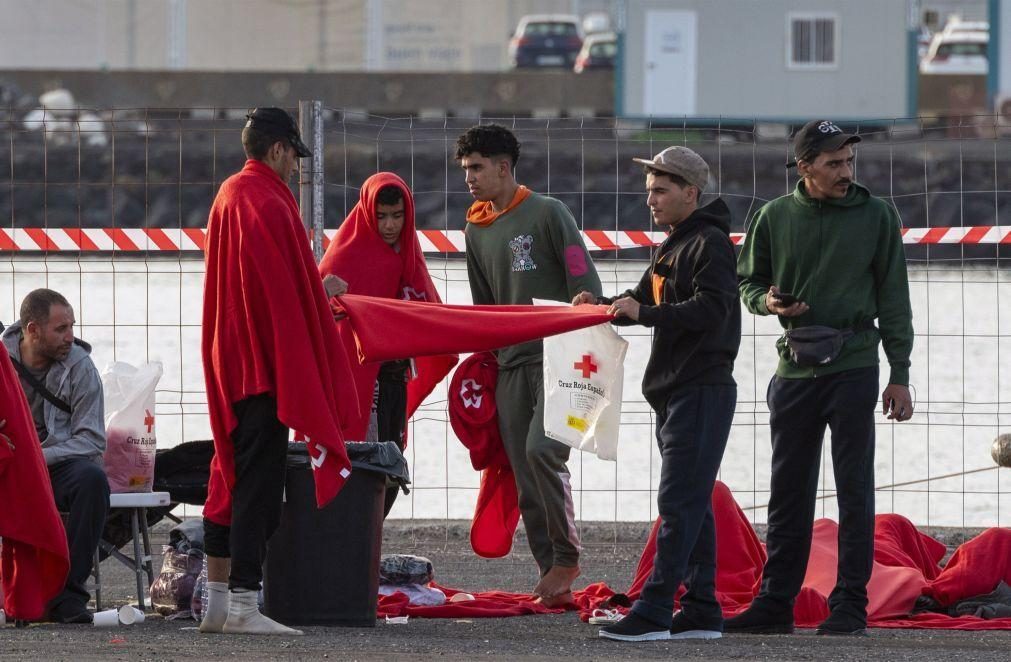 Autoridades espanholas resgatam 335 migrantes perto de Lanzarote
