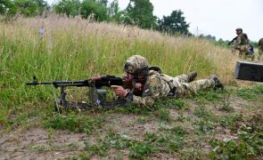Polónia duplica força militar na fronteira com a Bielorrússia