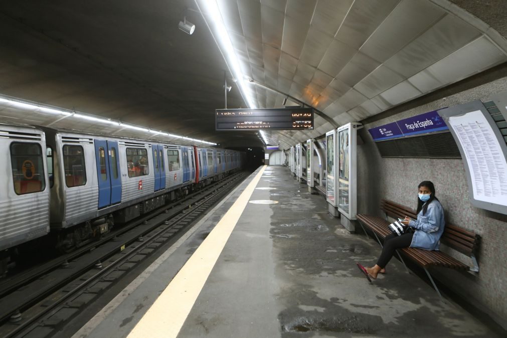 Linha Azul do Metro de Lisboa interrompida entre Baixa-Chiado e Santa Apolónia