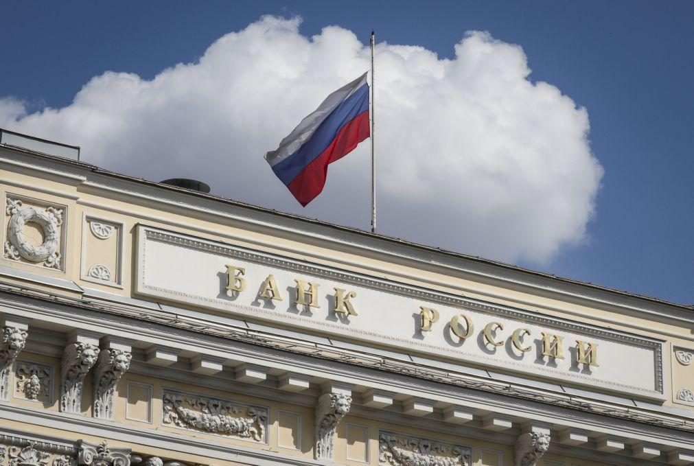 Banco Central da Rússia suspende compra de moedas estrangeiras no mercado de câmbios nacional
