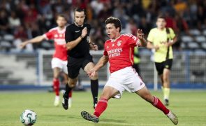 João Neves renova contrato com o Benfica e diz que é sinal que confiam nele