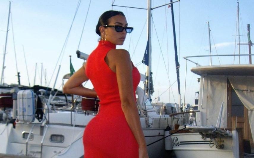 Georgina Rodriguez O vestido 'vermelho ferrari' que está a fazer furor entre os fãs!