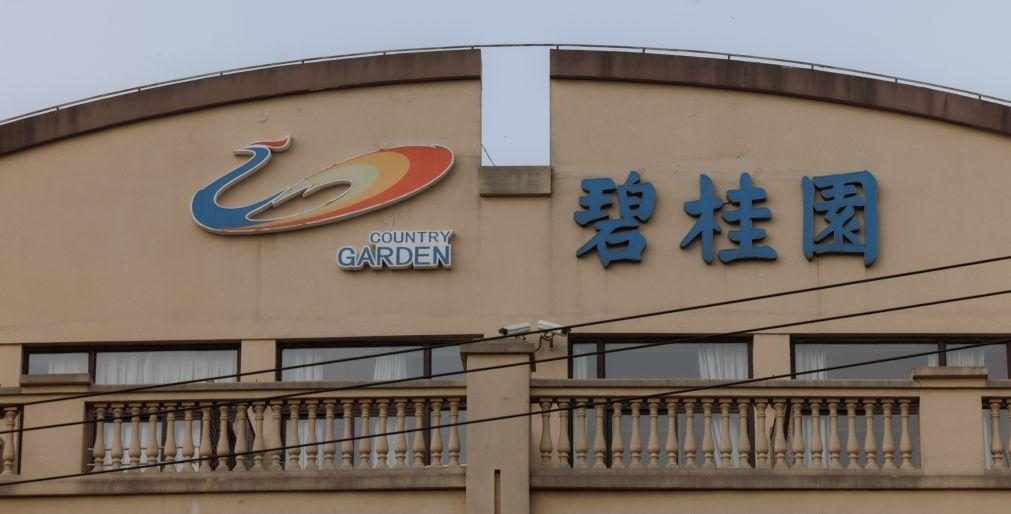 Ações da Country Garden afundam após construtora chinesa falhar pagamento de cupão