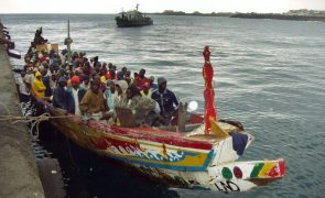 Piroga dá a costa de ilha cabo-verdiana do Sal com 46 sobreviventes - polícia