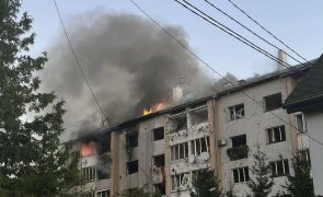 Nova vaga de bombardeamentos russos causa três mortos no oeste da Ucrânia