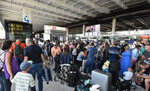 Aeroporto de Catania reabre depois de encerramento devido a erupção de vulcão Etna