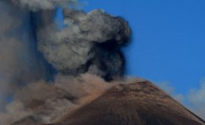 Itália eleva vulcão Etna para estado de pré-alerta após erupção no domingo