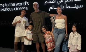 Cristiano Ronaldo Momentos em família! CR7 mostra-se no cinema com Gio e os filhos
