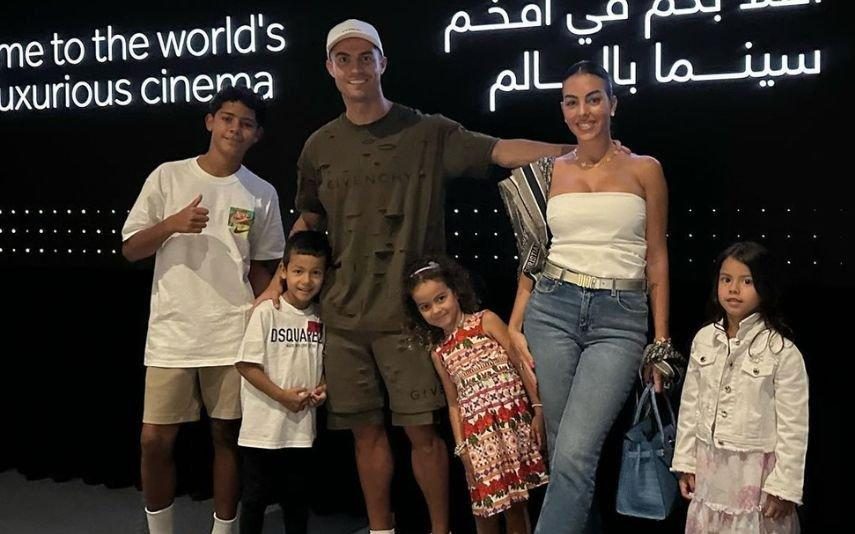 Cristiano Ronaldo Momentos em família! CR7 mostra-se no cinema com Gio e os filhos