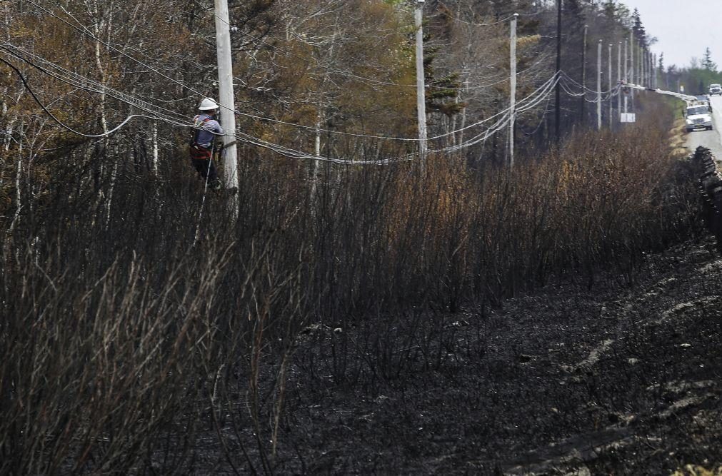 Maior cidade do norte do Canadá evacuada devido a incêndios florestais